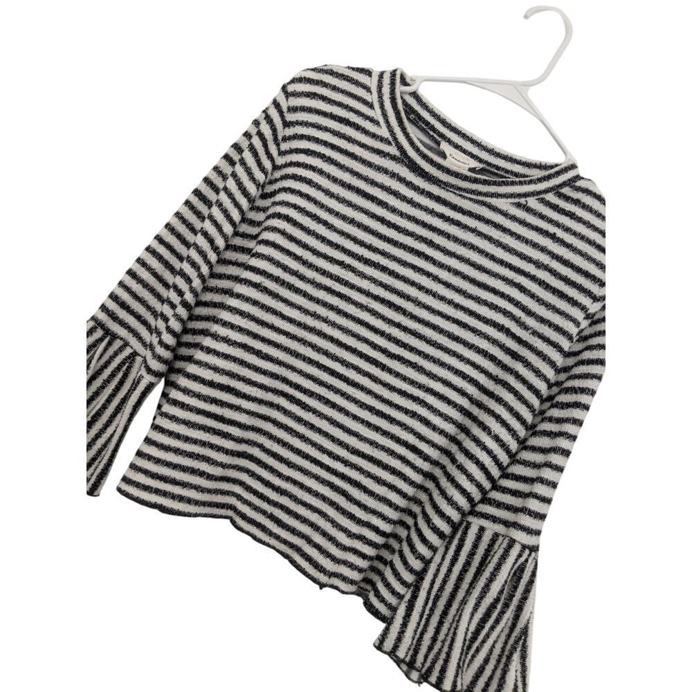 NWOT! URBAN ROMANTICS! WHITE, BLACK BELL SLEEVE NUBBY TEXTURE CROP TOP! SZ L